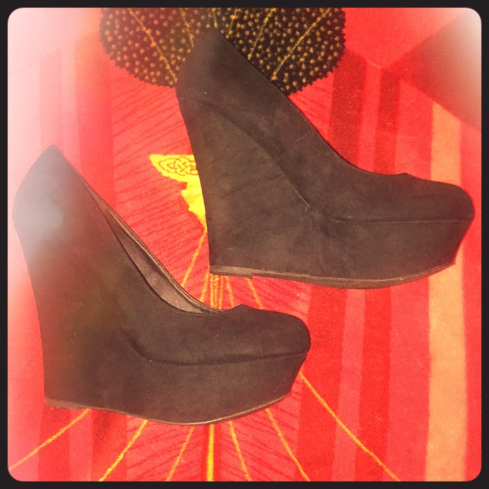 Black Steve Madden wedge pumps.